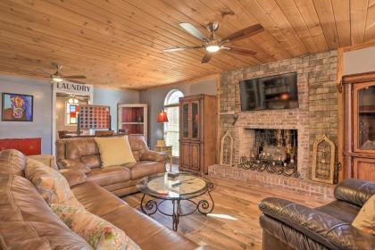 Charming Escape with Fire Pit in Summerville! - image 4