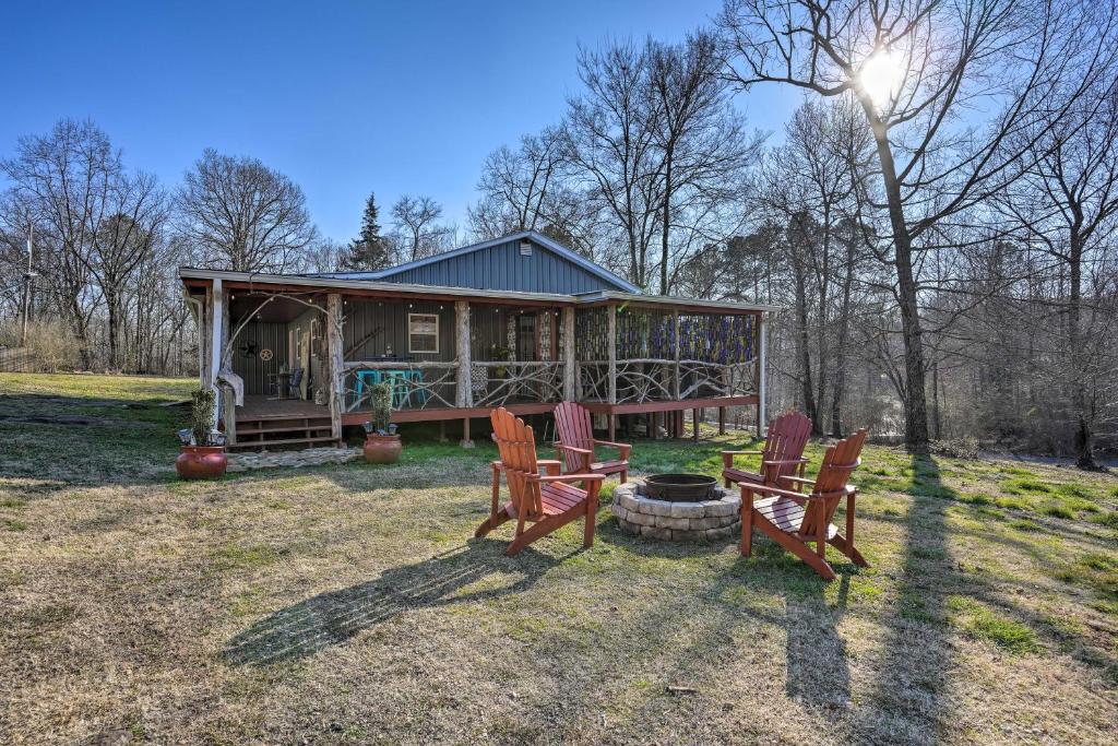 Charming Escape with Fire Pit in Summerville! - image 5