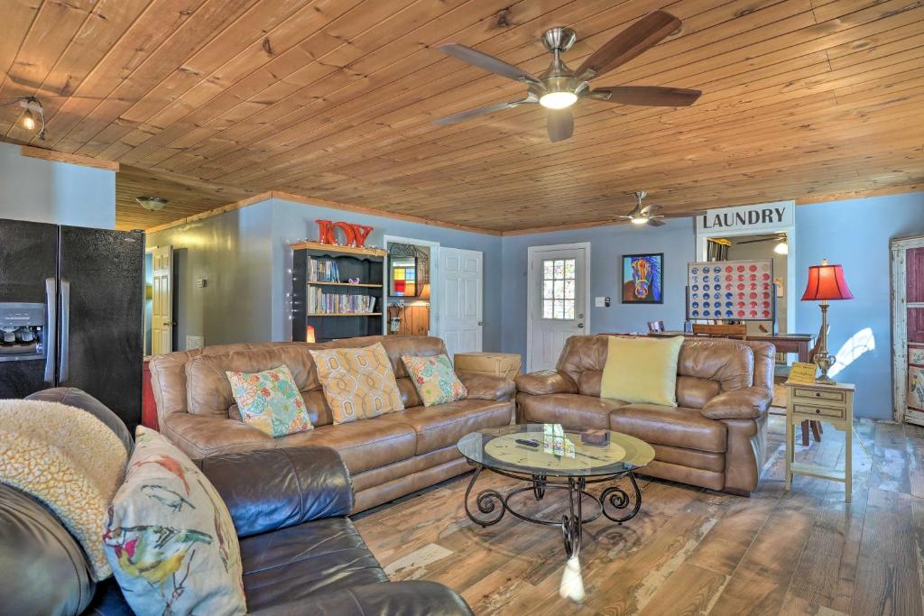 Charming Escape with Fire Pit in Summerville! - image 7