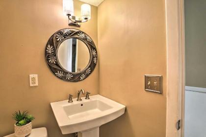 Townhome with Pool Access 20 Mi to Charleston! - image 11