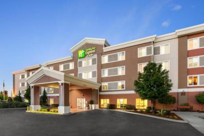 Holiday Inn Express and Suites Sumner an IHG Hotel - image 17