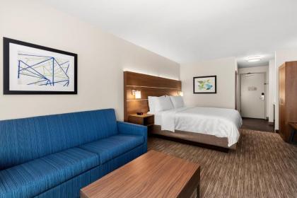 Holiday Inn Express and Suites Sumner an IHG Hotel - image 3