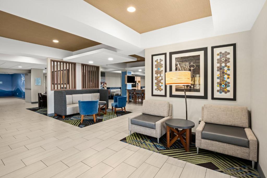 Holiday Inn Express and Suites Sumner an IHG Hotel - image 7