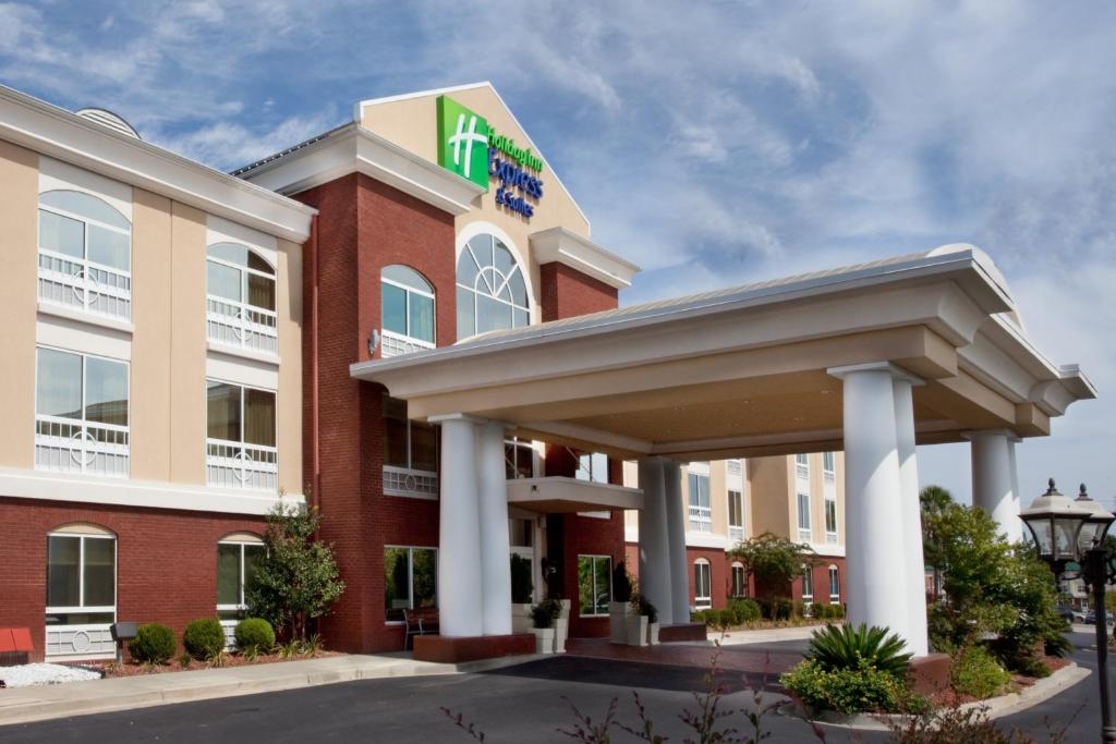 Holiday Inn Express Hotel & Suites - Sumter an IHG Hotel - main image