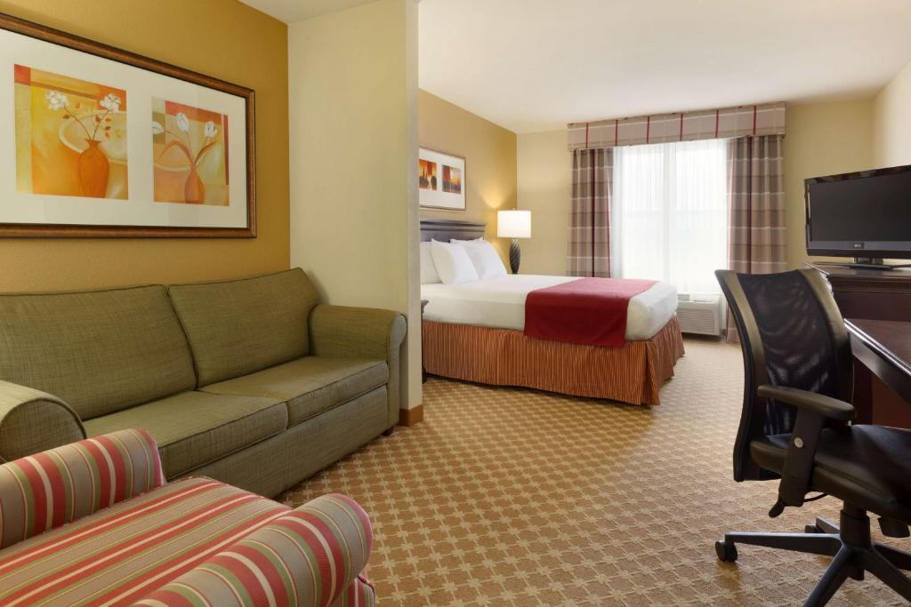 Country Inn & Suites by Radisson Sumter SC - image 5