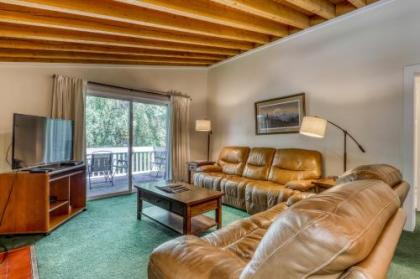 Single Level Ranch Condo in Elkhorn - image 2