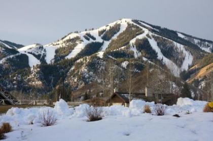 Snowcreek Condominiums Summer Pool with Sun Valley Amenities - image 3