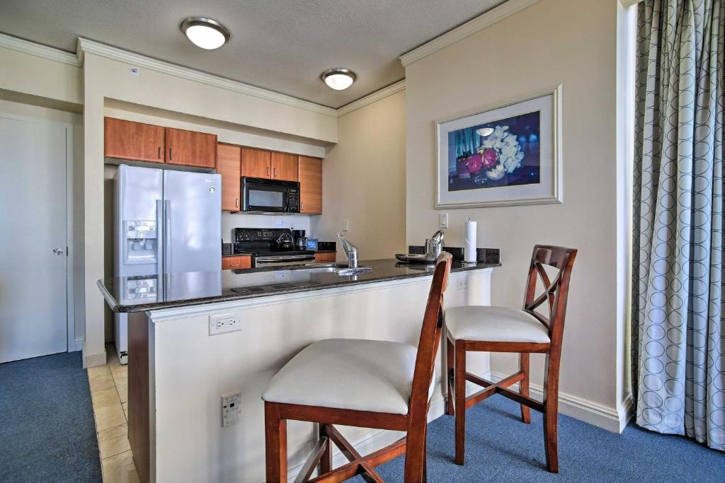 Beachfront High-Rise Condo with Pool and Tennis! - image 7