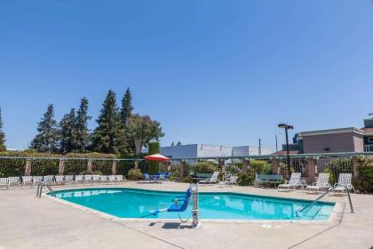 Days Inn & Suites by Wyndham Sunnyvale - image 2