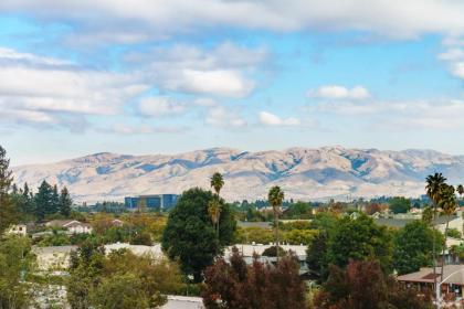 Hilton Garden Inn Sunnyvale - image 3