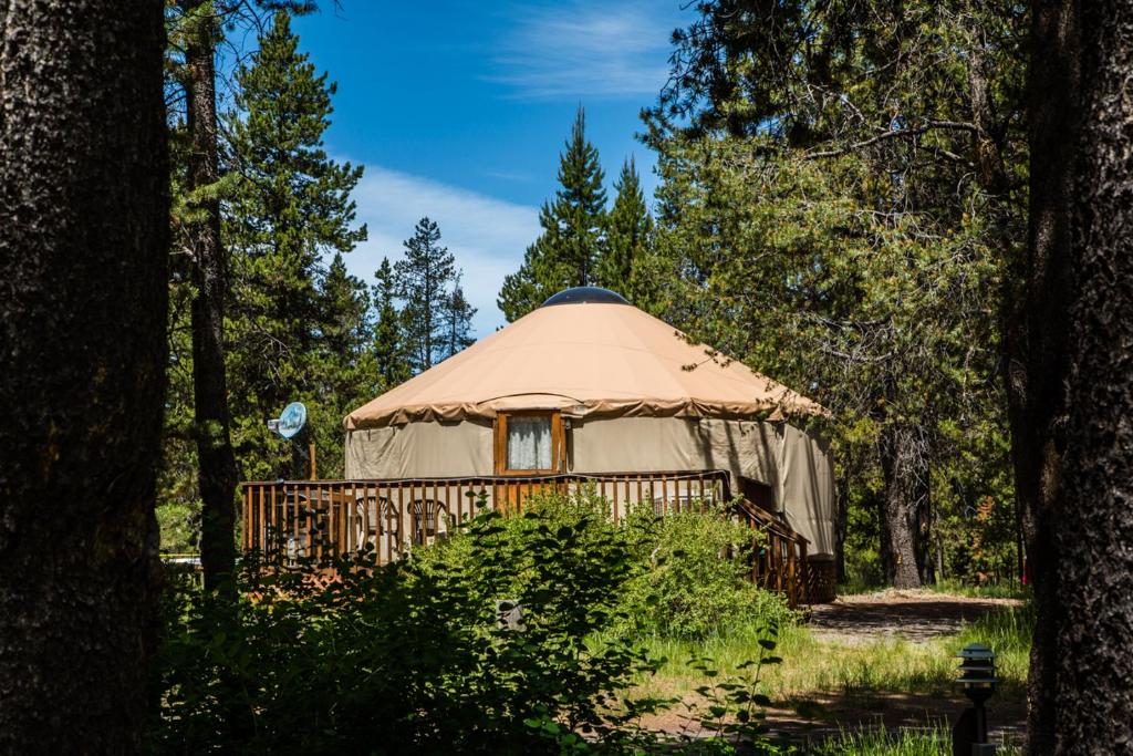 Bend-Sunriver Camping Resort 24 ft. Yurt 9 - main image