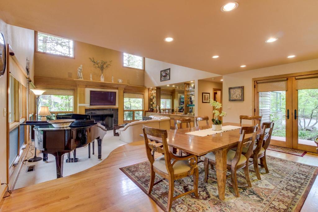 Fairway Lane 1 | Discover Sunriver - main image