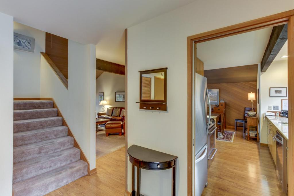 Meadow House 76 | Discover Sunriver - image 3