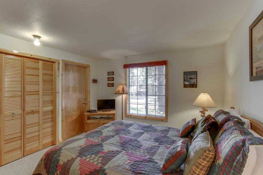 Circle 4 Ranch 31 | Discover Sunriver - image 2