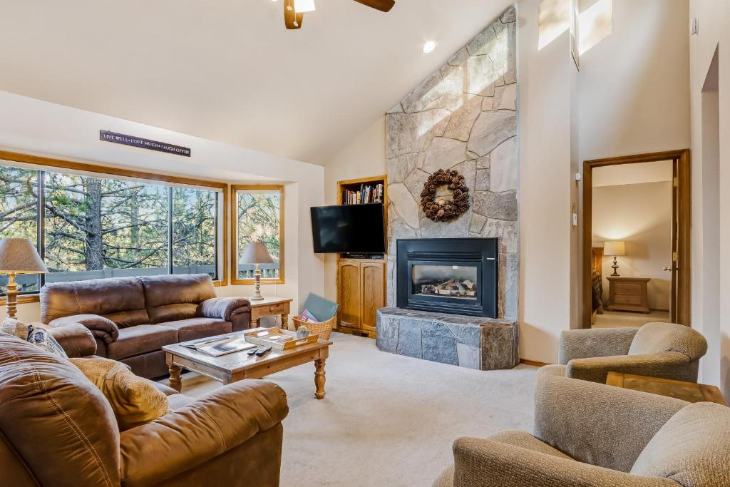 Sequoia Lane 11 | Discover Sunriver - image 2