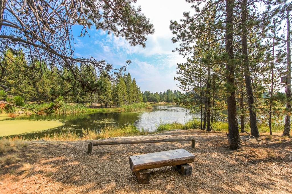 Hickory Lane 16 | Discover Sunriver - image 2