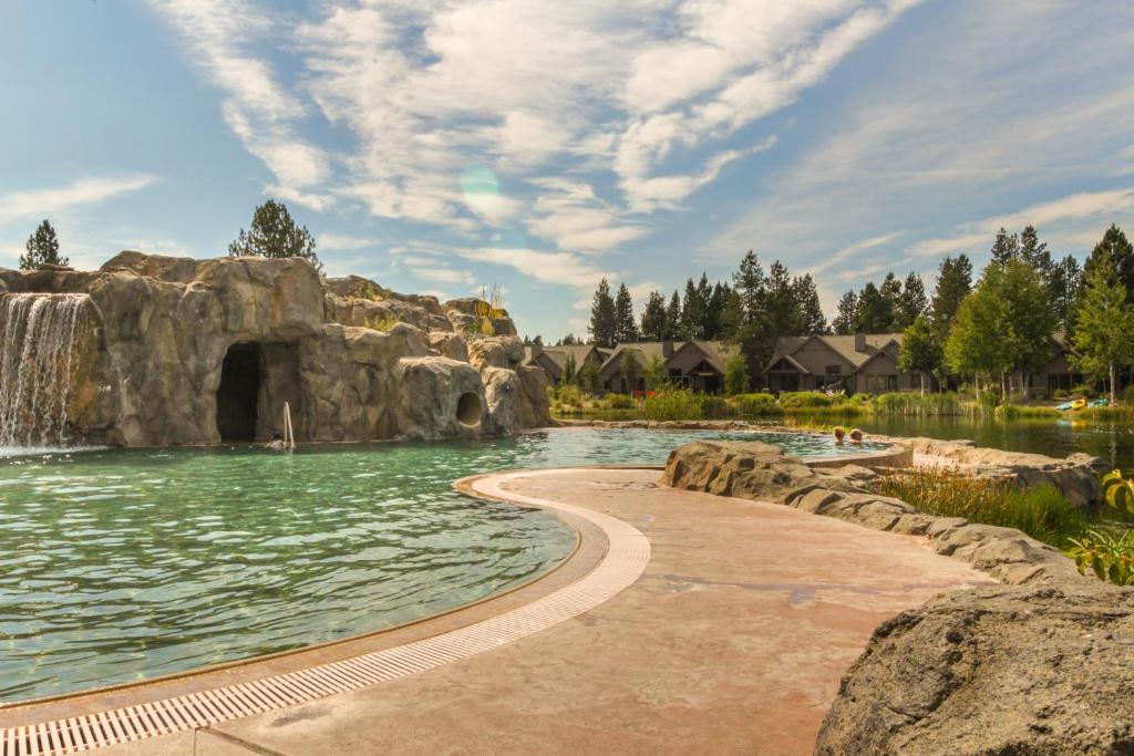 Sunriver Luxury Caldera Home with Golf Course Views - image 4