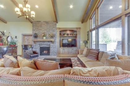 Sunriver Luxury Caldera Home with Golf Course Views - image 5