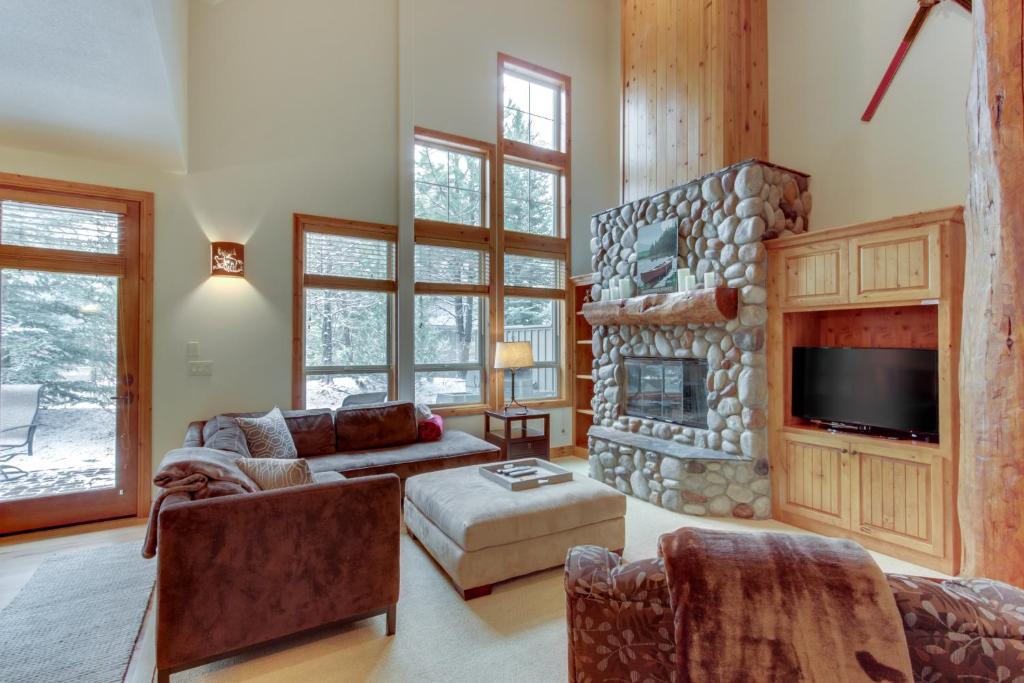 18 Aquila Lodge - image 3