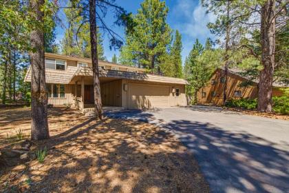 5 Bed 3 Bath Vacation home in Sunriver - image 3