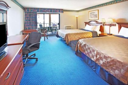 Travelodge by Wyndham Ocean Front - image 12