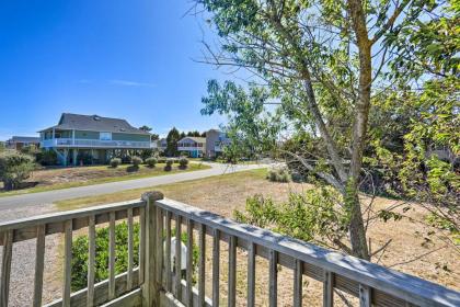 Sunset Beach Home with 4 Level Deck about 1 mi to Pier