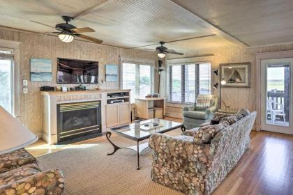 Sunset Beach Home with 4-Level Deck about 1 Mi to Pier! - image 12