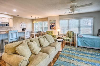 First-Floor Condo with Porch 2 Miles to Sunset Beach - image 9