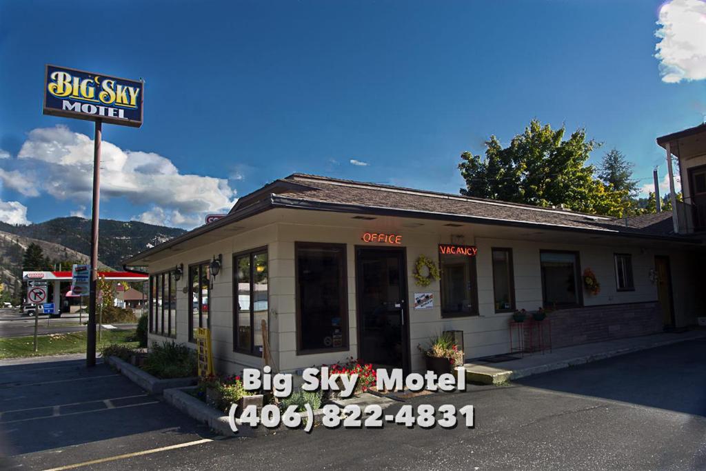 Big Sky Motel - image 2