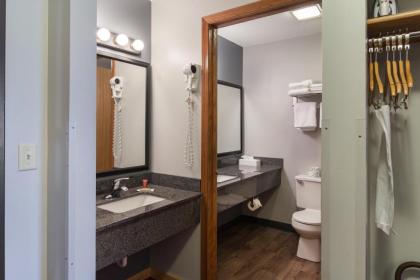 Boarders Inn & Suites by Cobblestone Hotels - Superior/Duluth - image 11