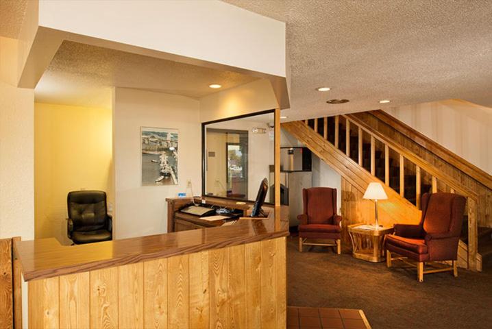 Superior Inn - image 6