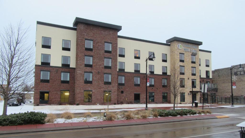 Cobblestone Hotel & Suites - Superior - main image