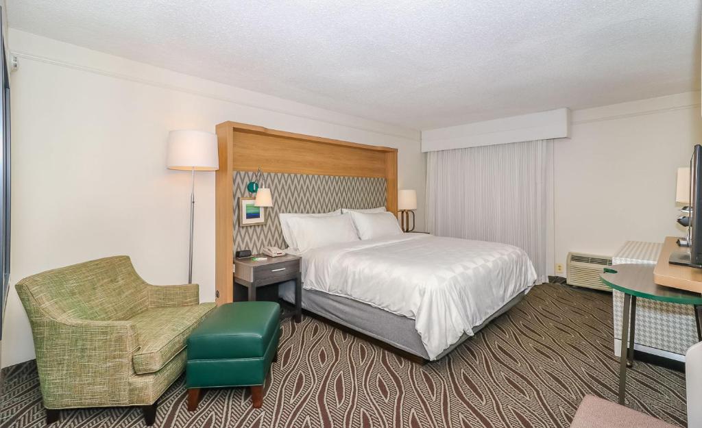 Holiday Inn Oceanfront at Surfside Beach an IHG Hotel - image 6