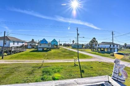 A Frame Home with Deck   2 Blocks to Surfside Beach Surfside Beach Texas