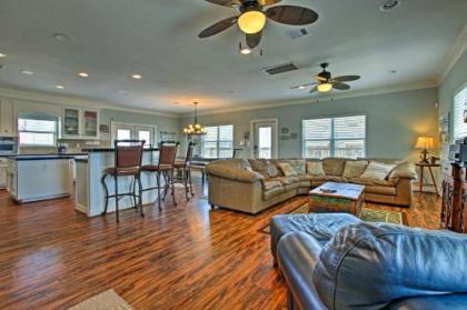 Gulf Coast Retreat with Deck Walk to Surfside Beach