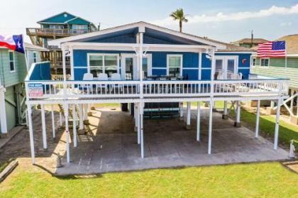 Spacious Surfside Home with Deck on Pedestrian Beach Texas