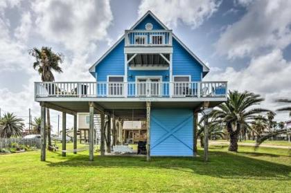 Cozy Surfside Beach House with Deck and Gulf Views Surfside Beach Texas