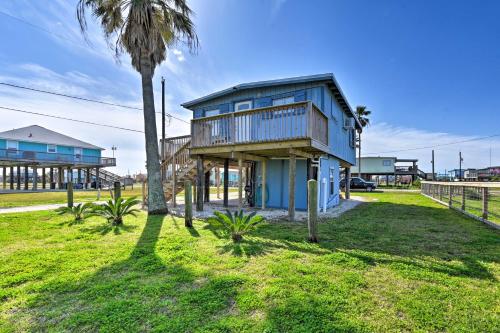 Colorful Cottage - 2 Blocks to Surfside Beach! - main image