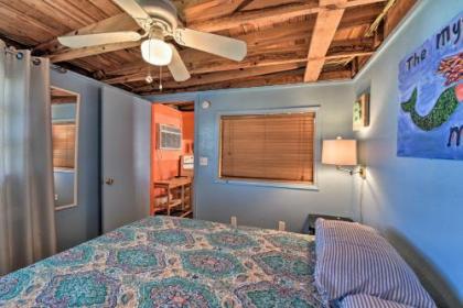 Colorful Cottage - 2 Blocks to Surfside Beach! - image 2