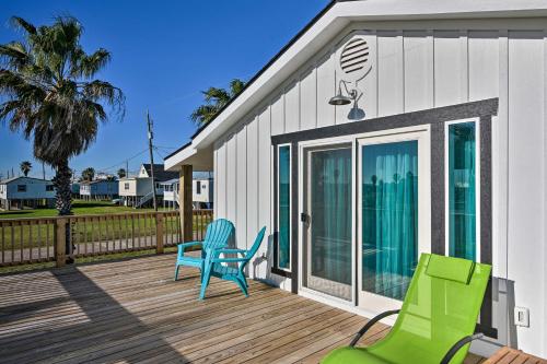 Inviting Studio - Walk Less Than 1 Mile to Surfside Beach! - image 3