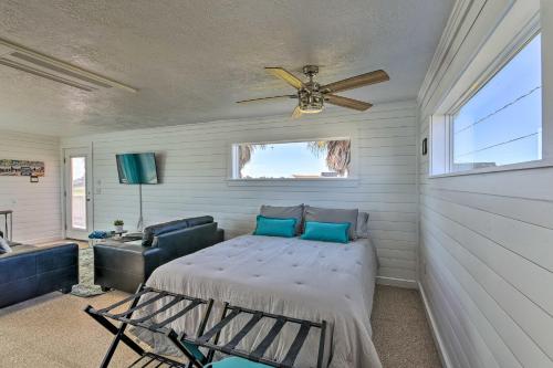 Inviting Studio - Walk Less Than 1 Mile to Surfside Beach! - image 4