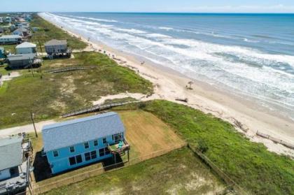 Octopus Garden   Beachfront and Center Screened Porches Ocean Views Texas