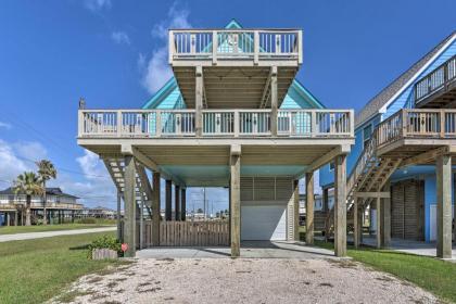 Luxe Surfside Beach Family Home 2 Blocks to Ocean - image 3