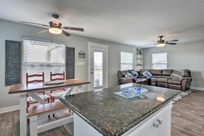 Luxe Surfside Beach Family Home 2 Blocks to Ocean - image 9