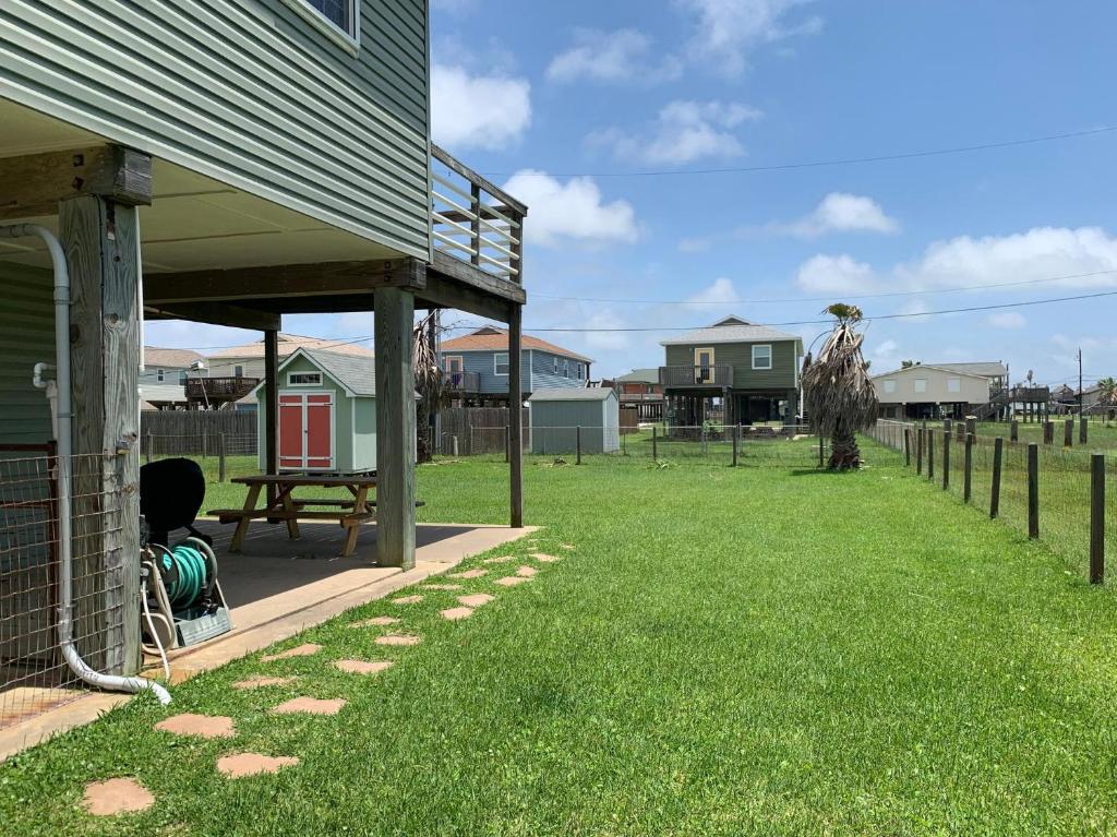 Casa de las Olas - Huge Fenced Yard Massive Outdoor Shower Great Breezes From Deck! - image 2