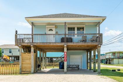 Coconut Cottage   Huge Yard Outdoor Shower Island Breezes From Deck Surfside Beach Texas