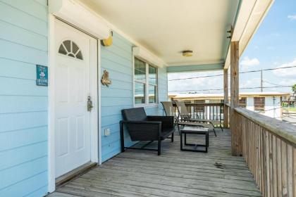 Coconut Cottage - Huge Yard Outdoor Shower Island Breezes From Deck! - image 10