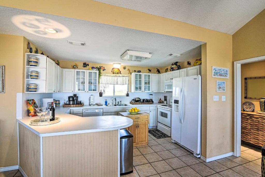 Casa Bonita Surfside with Direct Beach Access - image 7