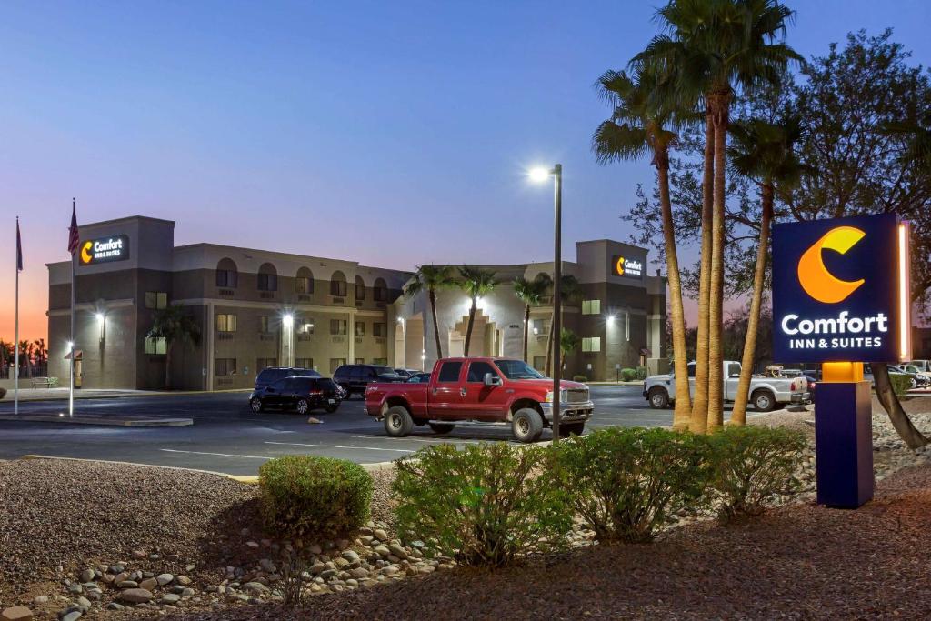 Comfort Inn & Suites Surprise Near Sun City West - image 4