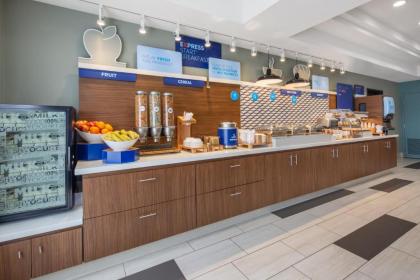 Holiday Inn Express Surprise an IHG Hotel - image 15